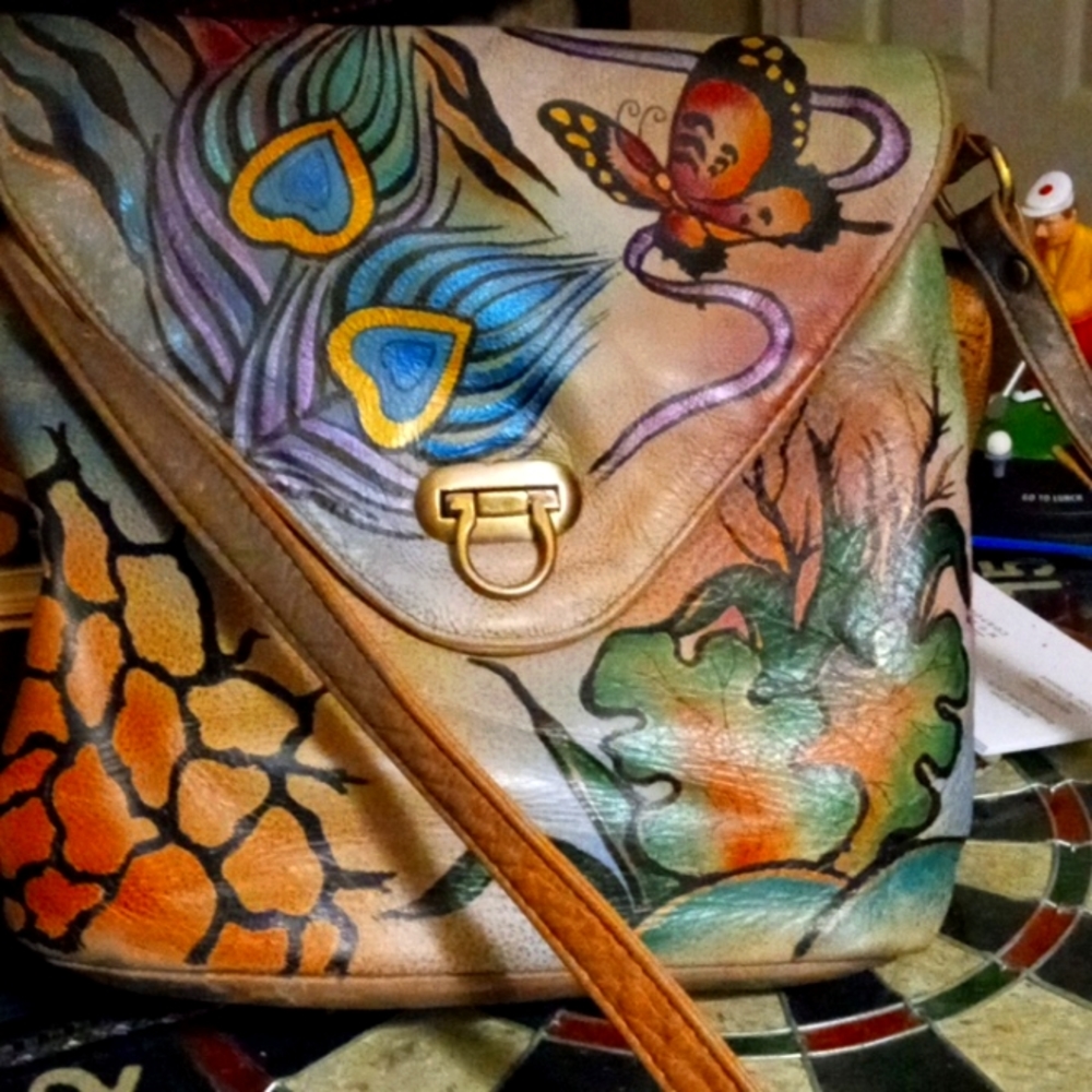 Used anushka shoulder bag